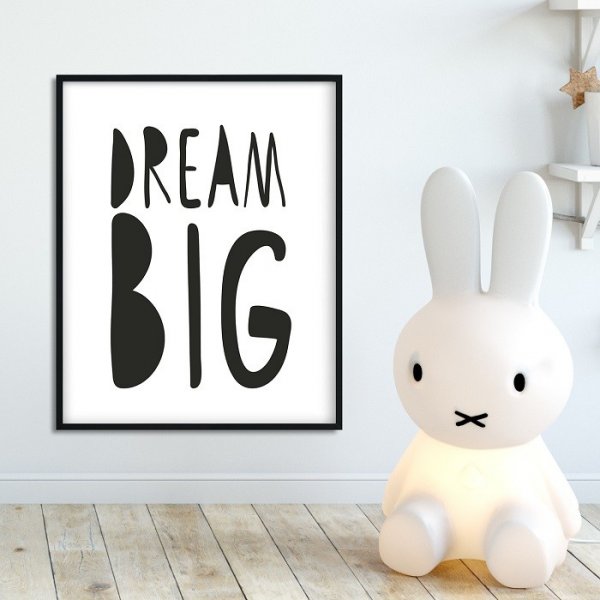 plakat dla dzieci z napisem "dream big"
